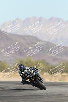 media/Oct-30-2025-Racers Edge (Thu) [[dabbdaf680]]/3-B Group/Session 2 (Turn 14)/